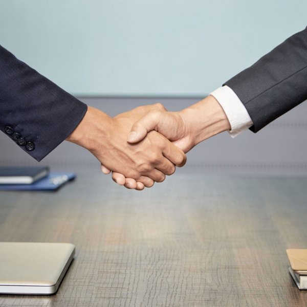 The main clauses of commercial sales contracts