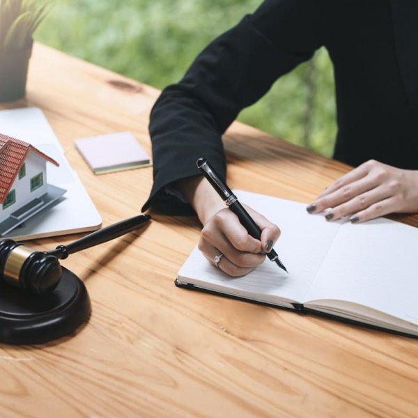 Avantatges de contractar a un advocat expert en Real Estate